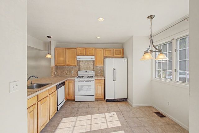 6 Lilac Ct 6, Hopkinton, MA 01748
