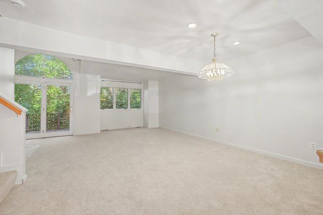 6 Lilac Ct 6, Hopkinton, MA 01748