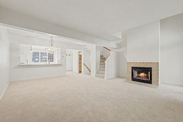 6 Lilac Ct 6, Hopkinton, MA 01748