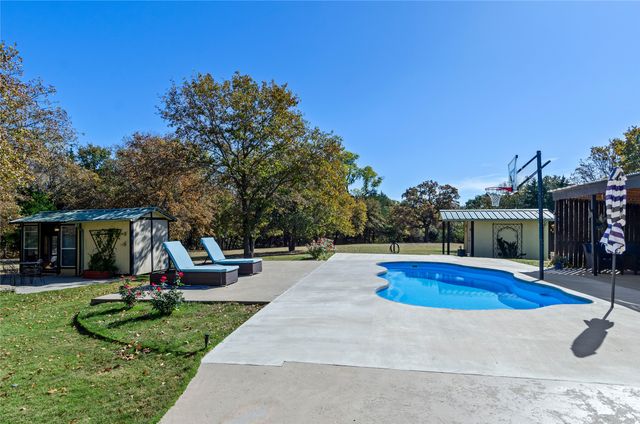 6702 State Highway 59 N, Bowie, TX 76230