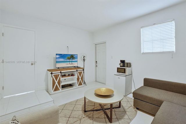 4710 Grant St, Hollywood, FL 33021