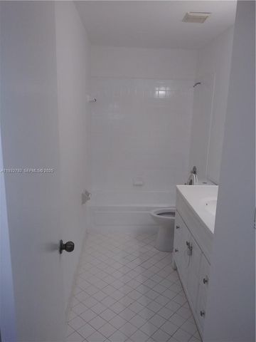 3437 NW 44th St 104, Oakland Park, FL 33309