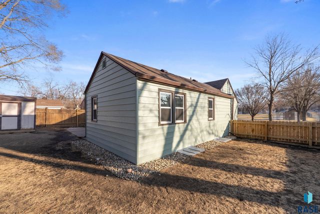 1812 W 28th St Street, Sioux Falls, SD 57105