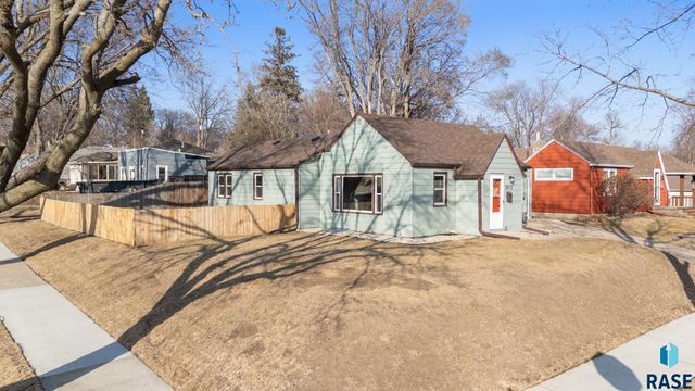 1812 W 28th St Street, Sioux Falls, SD 57105