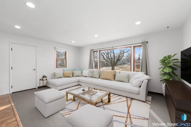 1812 W 28th St Street, Sioux Falls, SD 57105