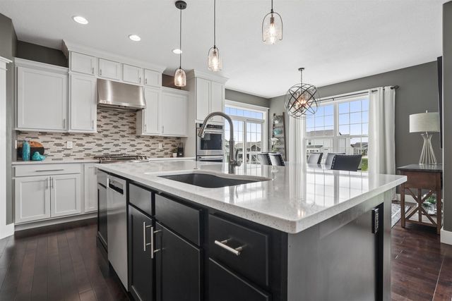 4301 Granite Ridge Road, Cedar Falls, IA 50613