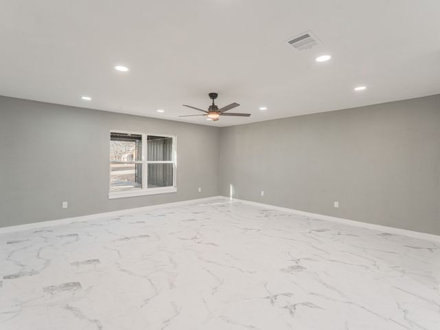 709 E Clay Street, Bowie, TX 76230