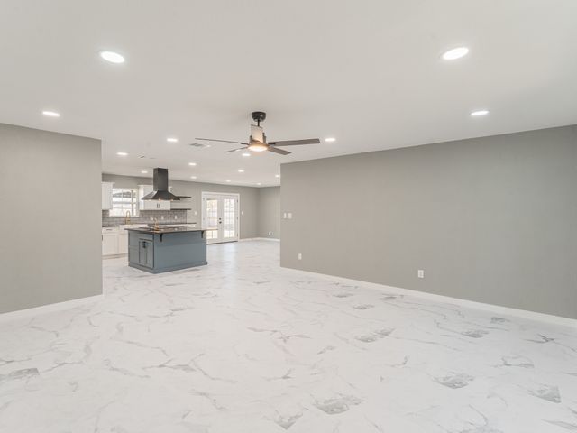 709 E Clay Street, Bowie, TX 76230