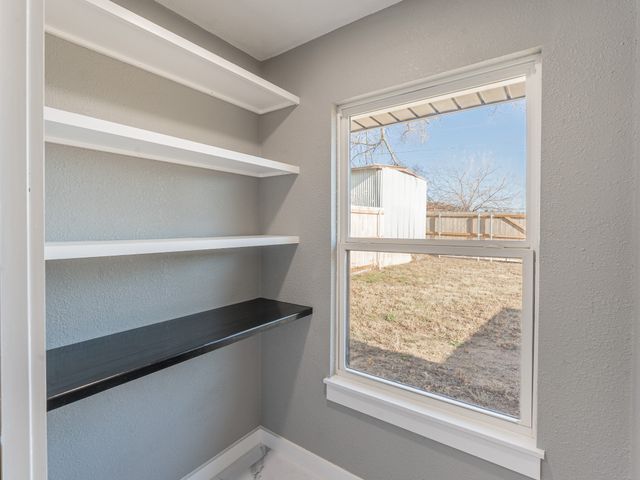 709 E Clay Street, Bowie, TX 76230