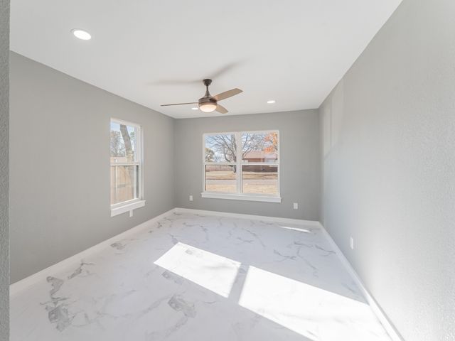 709 E Clay Street, Bowie, TX 76230