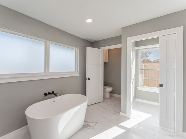 709 E Clay Street, Bowie, TX 76230