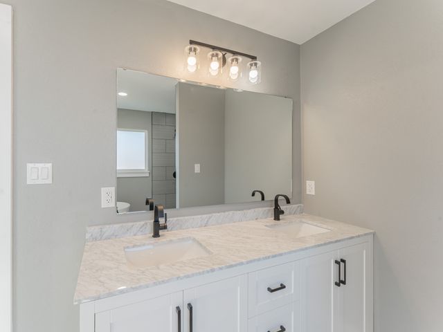 709 E Clay Street, Bowie, TX 76230