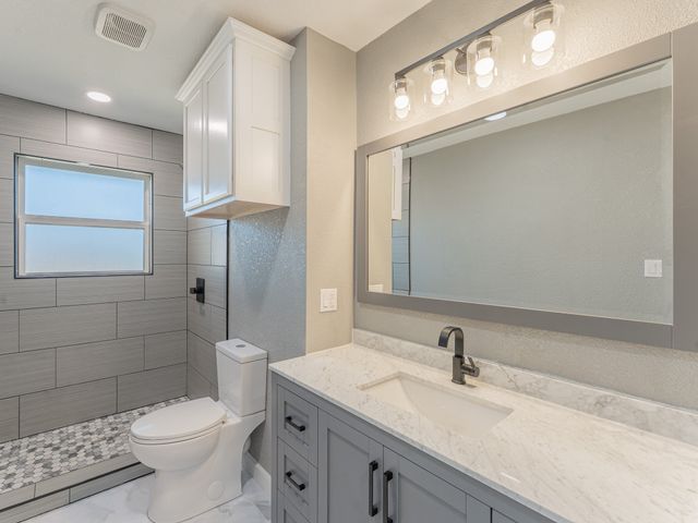 709 E Clay Street, Bowie, TX 76230