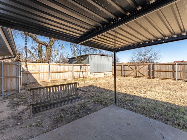 709 E Clay Street, Bowie, TX 76230