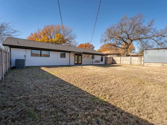 709 E Clay Street, Bowie, TX 76230