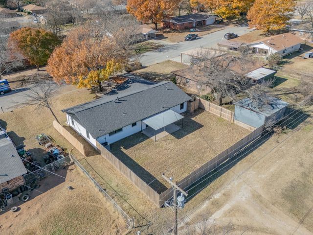 709 E Clay Street, Bowie, TX 76230