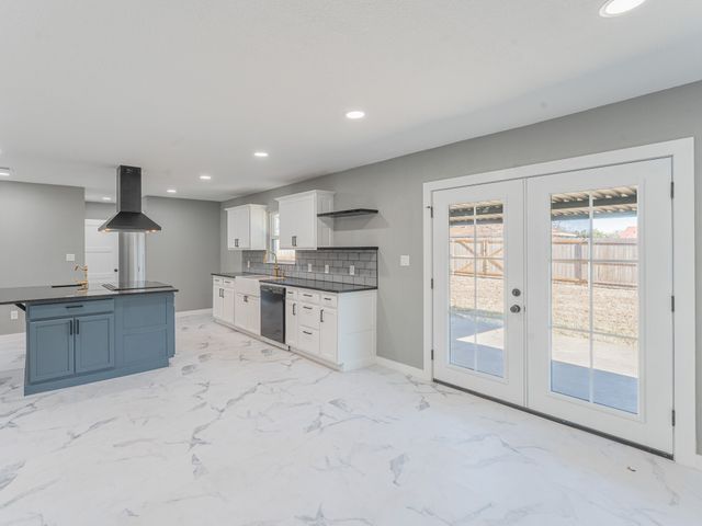 709 E Clay Street, Bowie, TX 76230