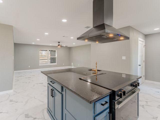 709 E Clay Street, Bowie, TX 76230