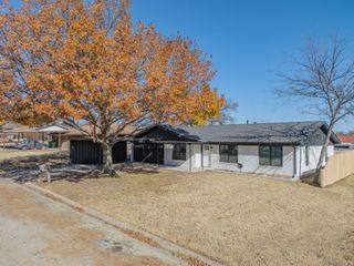 709 E Clay Street, Bowie, TX 76230