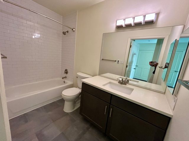 1849 Green Bay Road 2B, Highland Park, IL 60035