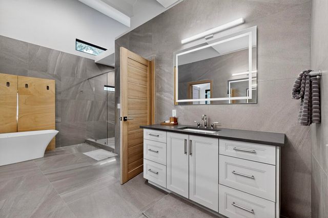 8839 Southern Shore Court, Kemp, TX 75143