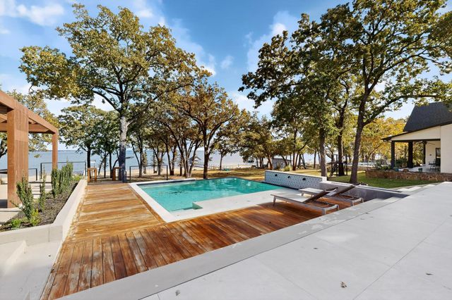 8839 Southern Shore Court, Kemp, TX 75143