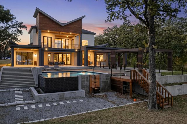 8839 Southern Shore Court, Kemp, TX 75143