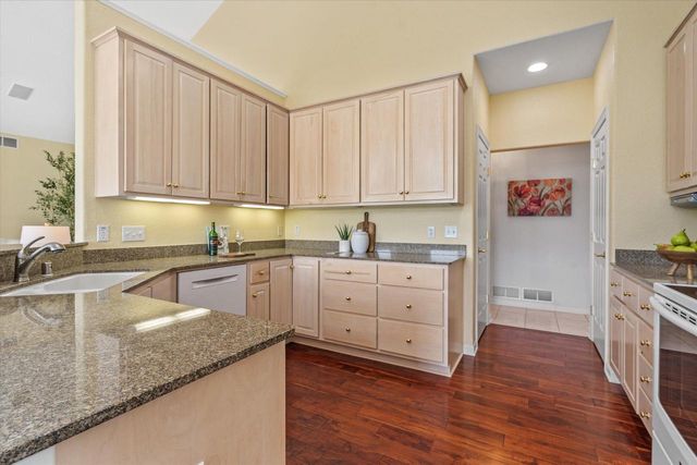 219 Muirfield COURT, North Prairie, WI 53153