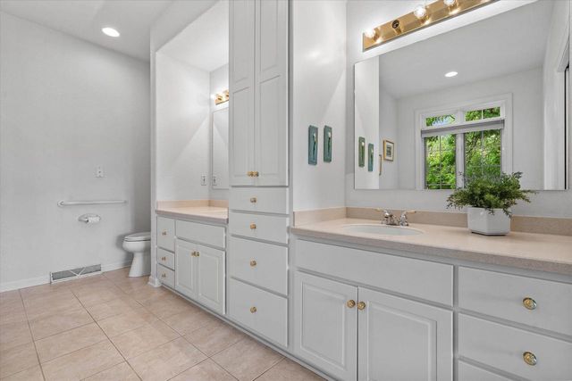219 Muirfield COURT, North Prairie, WI 53153