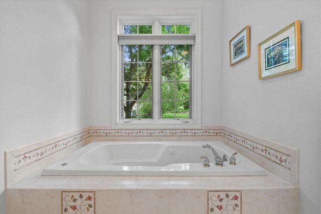 219 Muirfield COURT, North Prairie, WI 53153