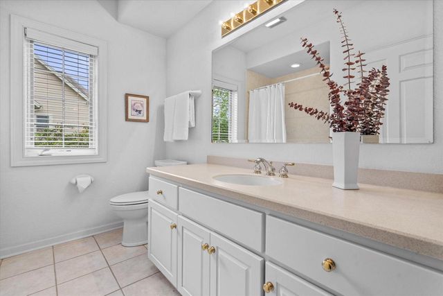 219 Muirfield COURT, North Prairie, WI 53153