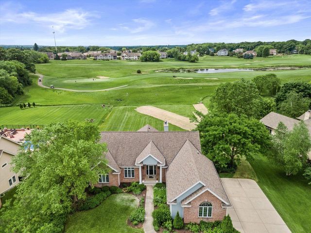 219 Muirfield COURT, North Prairie, WI 53153