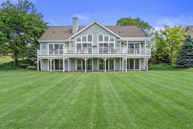 219 Muirfield COURT, North Prairie, WI 53153