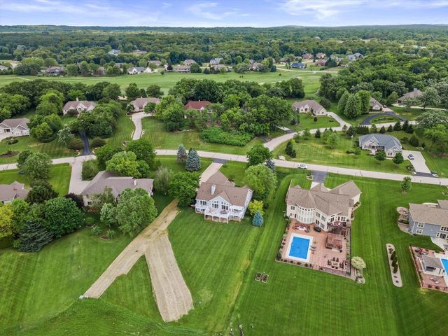 219 Muirfield COURT, North Prairie, WI 53153
