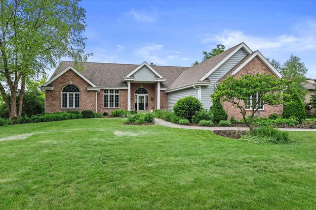 219 Muirfield COURT, North Prairie, WI 53153