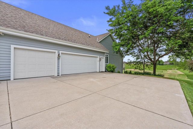 219 Muirfield COURT, North Prairie, WI 53153