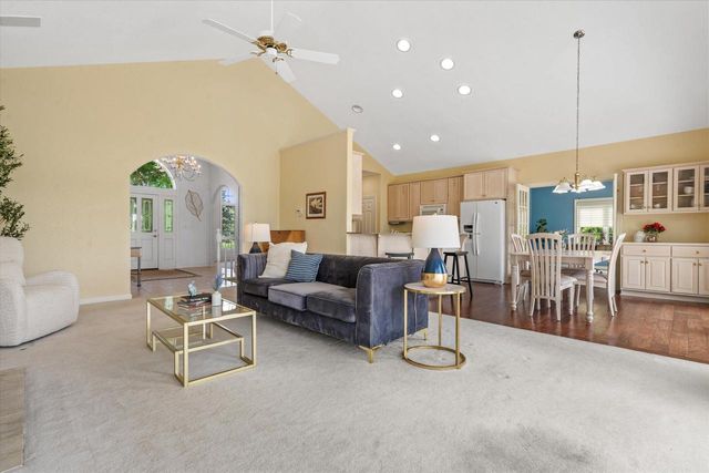 219 Muirfield COURT, North Prairie, WI 53153