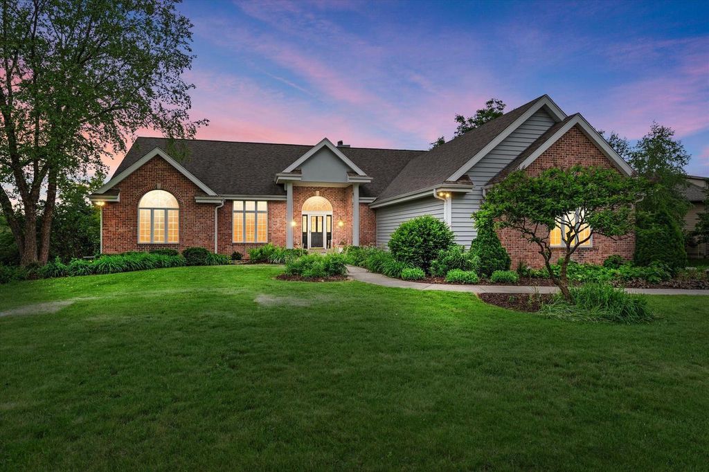 219 Muirfield COURT, North Prairie, WI 53153