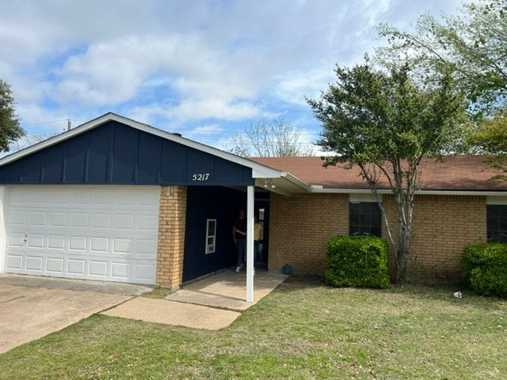 5217 Gates Drive, The Colony, TX 75056