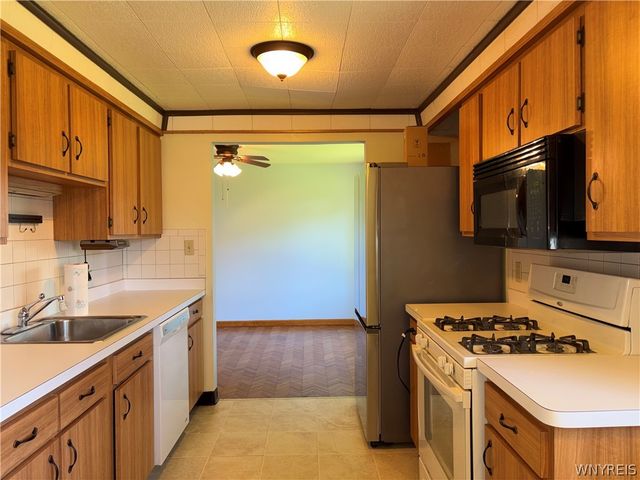 16 Sunset, Tonawanda, NY 14150