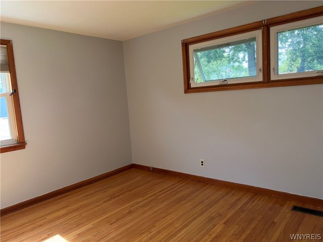 16 Sunset, Tonawanda, NY 14150