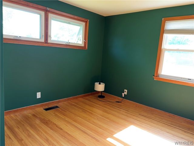 16 Sunset, Tonawanda, NY 14150