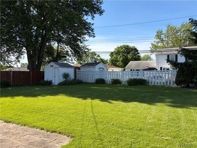 16 Sunset, Tonawanda, NY 14150