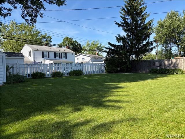 16 Sunset, Tonawanda, NY 14150