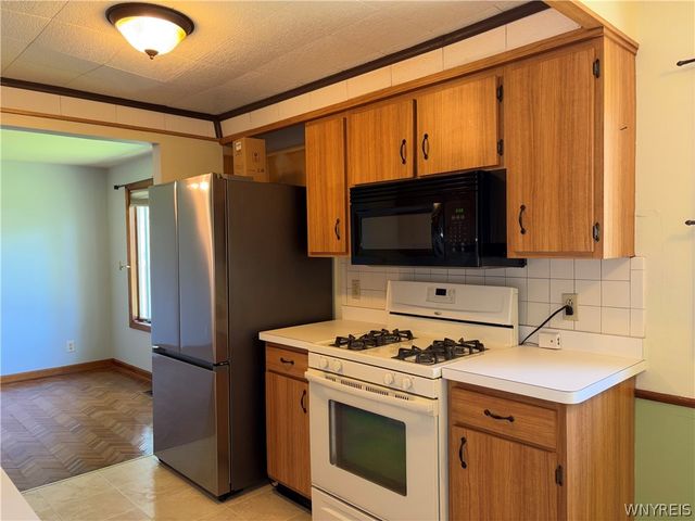 16 Sunset, Tonawanda, NY 14150