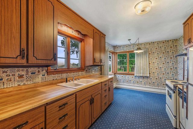 676 E Oak Street, Juneau, WI 53039