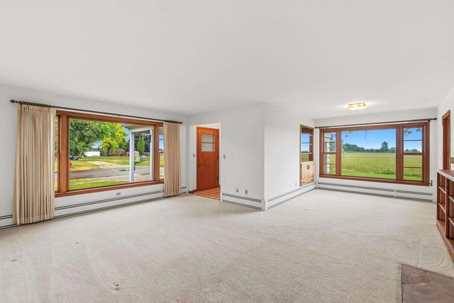 676 E Oak Street, Juneau, WI 53039