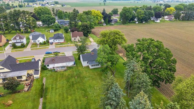 676 E Oak Street, Juneau, WI 53039