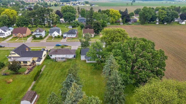 676 E Oak Street, Juneau, WI 53039