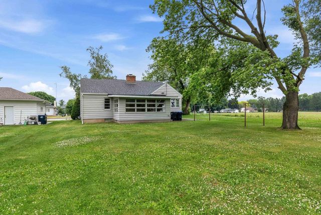 676 E Oak Street, Juneau, WI 53039